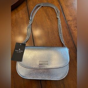 🎁NWT Kate Spade ‘Krista’ Metallic Silver Cross Body Bag